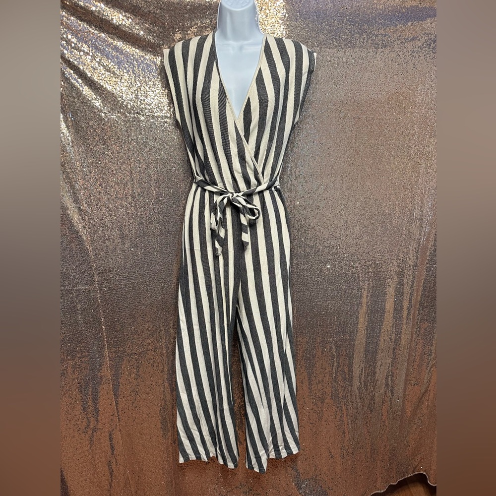 Caution To The Wind women’s L Romper